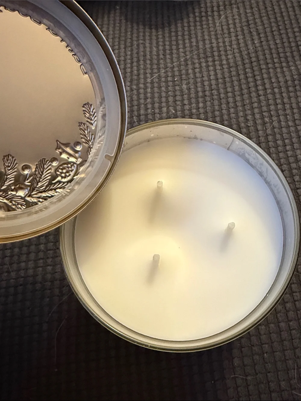 Bath & Body Works Marshmallow Fireside Candle - Picture 3 of 6
